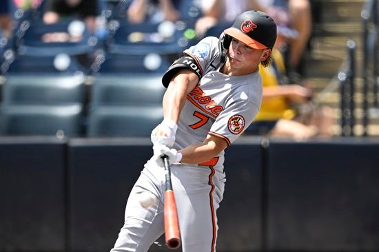 볼티모어 오리올스 잭슨 홀리데이가 21일(한국시간) 미국 플로리다주 탬파의 조지 M. 스타인브레너 필드에서 열린 2025 미국 메이저리그(MLB) 탬파베이 레이스전 1회초 리드오프 홈런으로 선취점을 올렸다. 연합뉴스