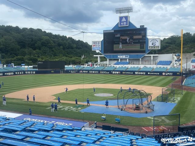 삼성 라이온즈 선수들이 20일 대구 삼성라이온즈파크에서 키움 히어로즈와의 경기를 앞두고 훈련하고 있다. 대구, 최원영 기자