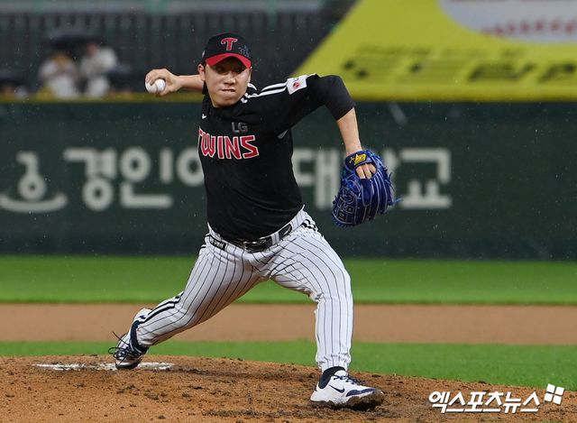 LG 트윈스 강속구 사이드암 유망주 박명근이 20일 서울 잠실야구장에서 열리는 2025 신한 SOL Bank KBO리그 롯데 자이언츠와의 팀 간 10차전에 앞서 1군 엔트리에서 말소됐다. 사진 엑스포츠뉴스 DB