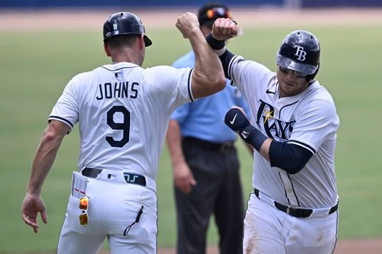 탬파베이 레이스 대니 잰슨이 21일(한국시간) 미국 플로리다주 탬파의 조지 M. 스타인브레너 필드에서 열린 2025 미국 메이저리그(MLB) 볼티모어 오리올스와 홈경기 4회말 솔로홈런으로 추격점을 올렸다. 연합뉴스