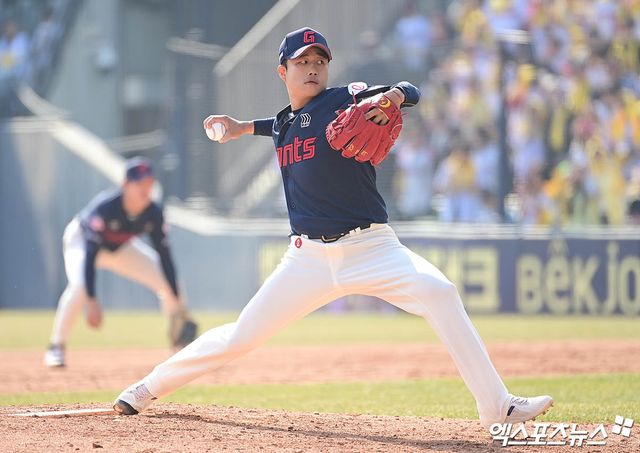 롯데 자이언츠 우완 김강현이 2025시즌 44경기 47이닝 2승2패 3홀드 평균자책점 3.45으로 뛰어난 성적을 거두고 있다. 사진 엑스포츠뉴스 DB