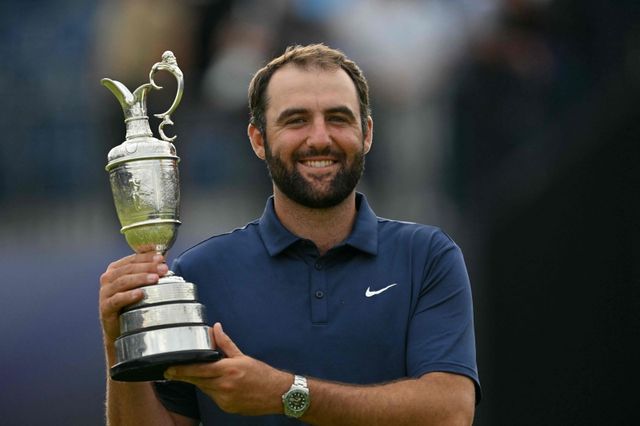 스코티 셰플러는 21일(한국시간) 영국 북아일랜드 포트러시의 로열 포트러시 골프클럽(파71)에서 열린 디오픈(브리티시오픈) 챔피언십(총상금 1700만달러)에서 최종 라운드에서 3언더파 68타를 쳐 최종 합계 17언더파 267타로 우승을 차지했다. AFP연합뉴스