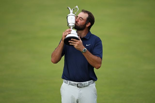 스코티 셰플러는 21일(한국시간) 영국 북아일랜드 포트러시의 로열 포트러시 골프클럽(파71)에서 열린 디오픈(브리티시오픈) 챔피언십(총상금 1700만달러)에서 최종 라운드에서 3언더파 68타를 쳐 최종 합계 17언더파 267타로 우승을 차지했다. AFP연합뉴스