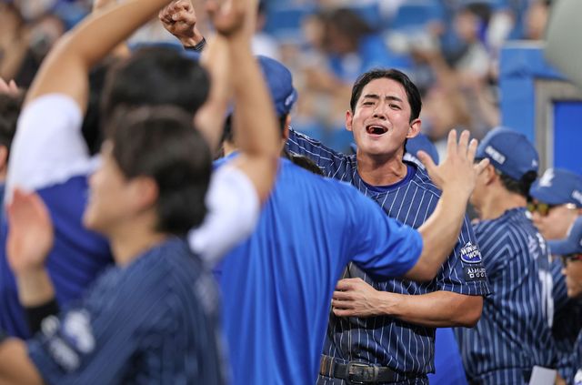삼성 라이온즈 구자욱이 지난 20일 대구 키움 히어로즈전에서 득점 후 포효하고 있다. 삼성 라이온즈