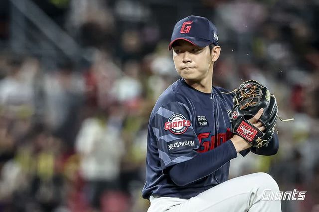 2025시즌 후반기 롯데 자이언츠 불펜 필승조의 핵으로 떠오른 좌완 파이어볼러 유망주 홍민기. 사진 롯데 자이언츠