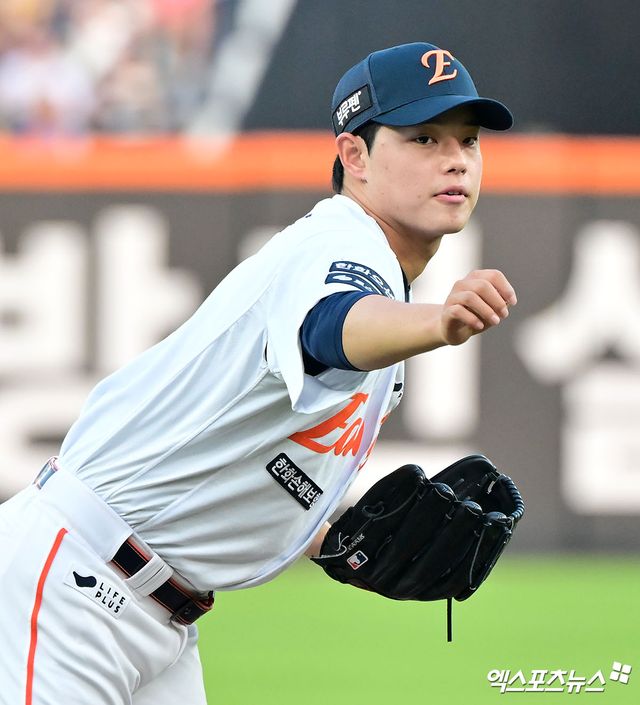 한화 이글스 선발투수 문동주가 올해 정규시즌 경기에 등판해 투구하고 있다. 엑스포츠뉴스 DB