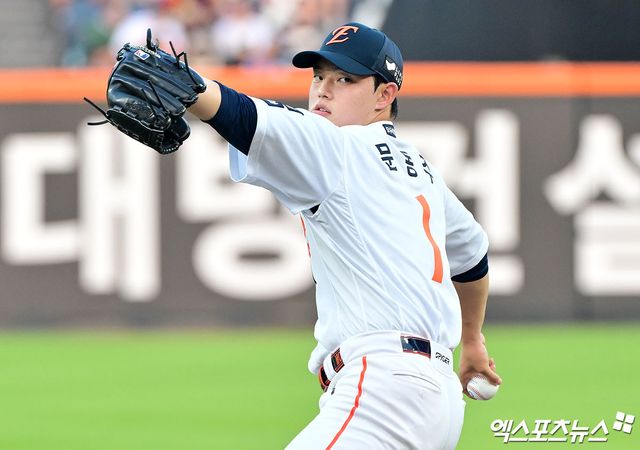 한화 이글스 선발투수 문동주가 올해 정규시즌 경기에 등판해 투구하고 있다. 엑스포츠뉴스 DB