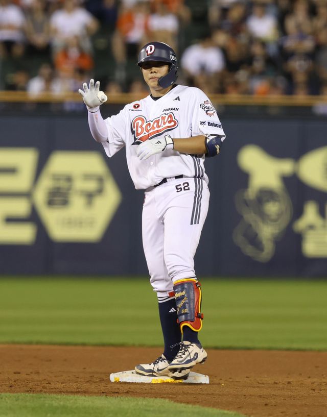 두산 베어스 박준순이 23일 잠실 한화 이글스전에서 세리머니하고 있다. 두산 베어스
