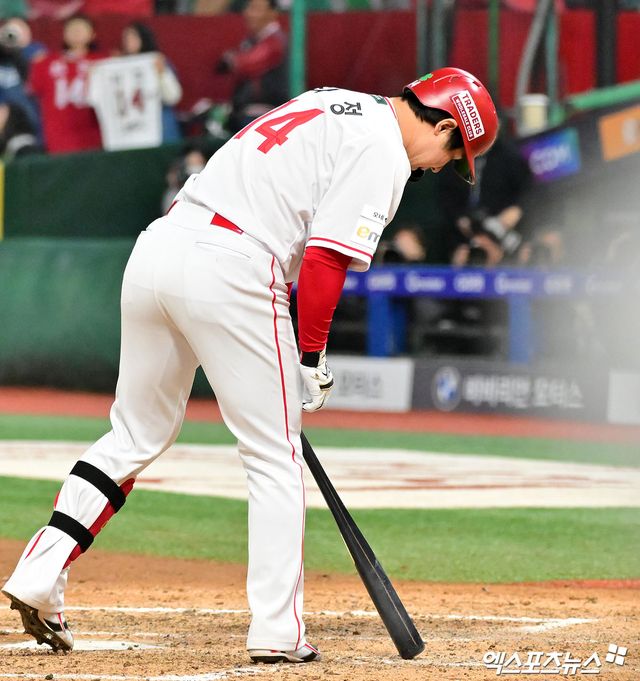 11일 오후 인천SSG랜더스필드에서 열린 '2025 신한 SOL Bank KBO리그' KIA 타이거즈와 SSG 랜더스의 더블헤더 2차전 경기, 7회말 1사 SSG 최정이 볼넷으로 출루하고 있다. 엑스포츠뉴스 DB