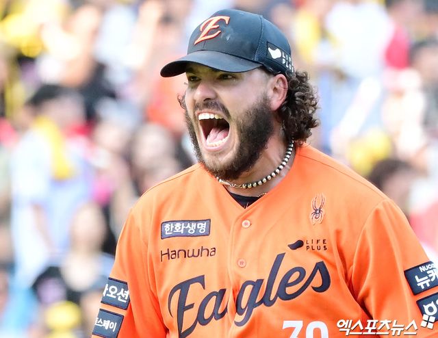 한화 이글스 선발투수 코디 폰세가 올해 정규시즌 경기에 등판해 포효하고 있다. 엑스포츠뉴스 DB