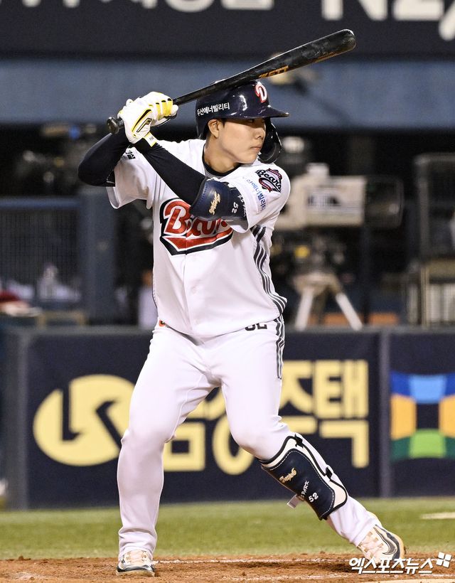 두산 베어스 박준순이 올해 정규시즌 경기에 출전해 타격하고 있다. 엑스포츠뉴스 DB