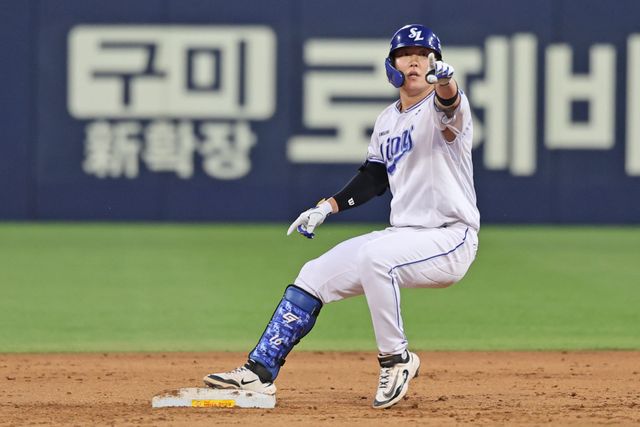 삼성 라이온즈 류지혁이 올해 정규시즌 경기에서 세리머니하고 있다. 삼성 라이온즈