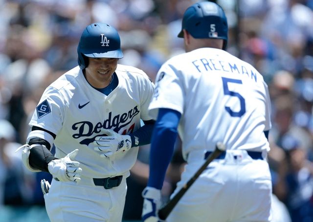 LA 다저스 오타니 쇼헤이는 24일(이하 한국시간) 미국 캘리포니아주 로스앤젤레스 다저 스타디움에서 열린 2025 미국 메이저리그 미네소타 트윈스와의 홈경기에서 2번 지명타자로 선발 출전해 1회 홈런을 터뜨리며 5경기 연속 홈런을 기록했다. AFP연합뉴스