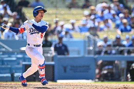 LA 다저스 김혜성과 보스턴 레드삭스 요시다 마사타카가 26일 미국 매사추세츠주 보스턴 펜웨이파크에서 한일 맞대결을 펼친다. 김혜성은 후반기 16타수 2안타로 부진한 가운데 요시다는 전반기 막판 부상 복귀 뒤 타격감을 점차 끌어 올리고 있다. 연합뉴스