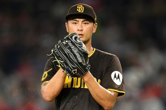 샌디에이고 파드리스 다르빗슈 유가 25일(한국시간) 미국 미주리주 세인트루이스의 부시 스타디움에서 열린 2025 메이저리그 세인트루이스 카디널스와의 원정 경기에 선발 등판해 3⅓이닝 8피안타(2피홈런) 2볼넷 3탈삼진 7실점을 기록, 시즌 첫 승 수확에 실패했다. 연합뉴스