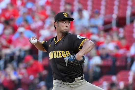 샌디에이고 파드리스 다르빗슈 유가 25일(한국시간) 미국 미주리주 세인트루이스의 부시 스타디움에서 열린 2025 메이저리그 세인트루이스 카디널스와의 원정 경기에 선발 등판해 3⅓이닝 8피안타(2피홈런) 2볼넷 3탈삼진 7실점을 기록, 시즌 첫 승 수확에 실패했다. 연합뉴스