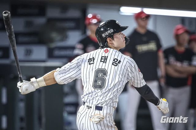 롯데 자이언츠 내야수 한태양이 25일 부산 사직야구장에서 열린 2025 신한 SOL Bank KBO리그 KIA 타이거즈와의 팀 간 10차전에서 4타수 3안타 3타점을 기록, 팀 3연승을 이끌었다. 사진 롯데 자이언츠