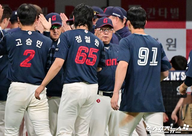 김태형 감독이 이끄는 롯데 자이언츠가 25일 부산 사직야구장에서 열리는 2025 신한 SOL Bank KBO리그 KIA 타이거즈와의 후반기 첫 홈 경기에서 3연승에 도전한다. 사진 엑스포츠뉴스 DB