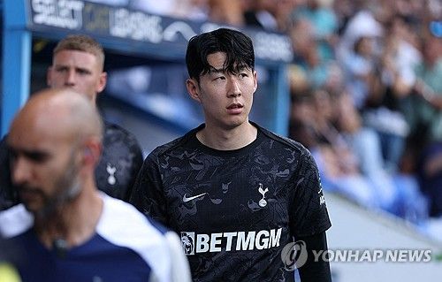 손흥민이 미국 메이저리그사커(MLS) 굴지의 구단인 로스앤젤레스 FC 러브콜을 받고 있다. 외신은 손흥민의 결심만 남았다고 주목하는 중이다. 토트넘은 손흥민의 이적료로 280억원 가량을 책정했다. 10년 전 400억원에 손흥민 데려와 큰 마케팅 수입 낸 것을 고려하면 되파는 것도 훌륭하게 하는 셈이다. 연합뉴스