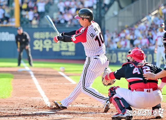 지난 29일 오후 서울 송파구 잠실야구장에서 열린 '2025 신한 SOL Bank KBO리그' KIA 타이거즈와 LG 트윈스의 경기, 2회말 2사 LG 오지환이 헛스윙 삼진을 당하고 있다. 엑스포츠뉴스 DB