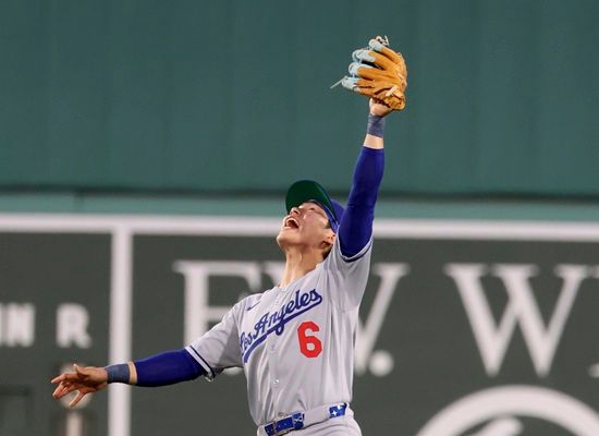 LA 다저스 유틸리티 플레이어 김혜성이 26일 보스턴 레드삭스전에서 4타수 무안타 4삼진으로 침묵했다. 김혜성은 시즌 타율 3할 붕괴 위기까지 내몰렸다. 연합뉴스