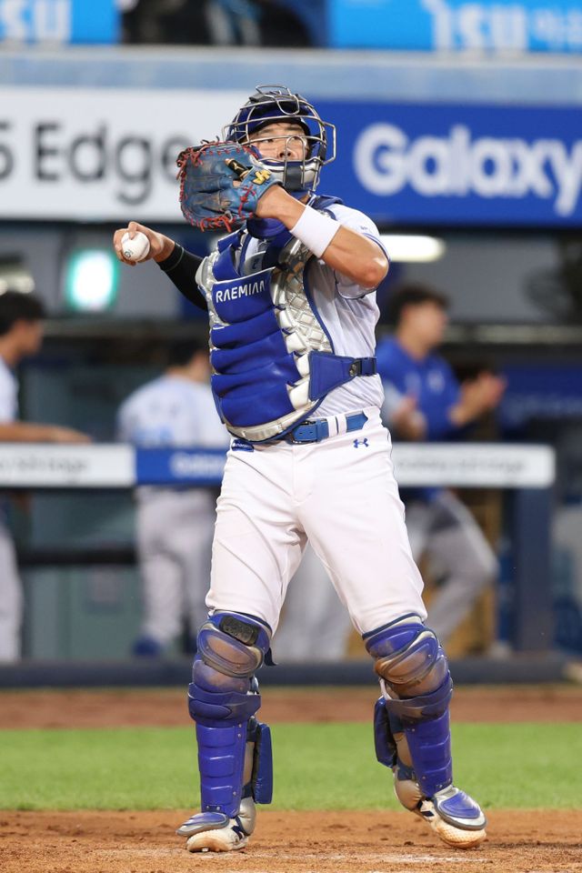 삼성 라이온즈 포수 김재성이 올해 정규시즌 경기에 출전해 수비에 임하고 있다. 삼성 라이온즈