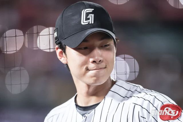 롯데 자이언츠 좌완 파이어볼러 홍민기가 지난 25일 KIA 타이거즈와의 사직 홈 경기에서 1.2이닝 무실점으로 홀드를 기록했다. 사진 롯데 자이언츠