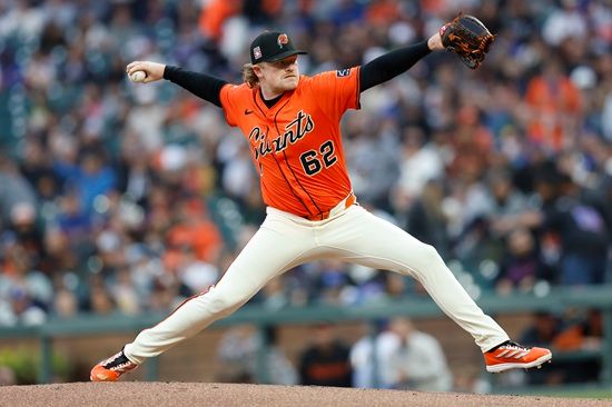 샌프란시스코 자이언츠 외야수 이정후가 3경기 만에 멀티히트 경기로 다시 타율을 끌어 올렸다. 샌프란시스코는 선발 투수 로건 웹의 부진 속에 뉴욕 메츠를 상대로 3연승 도전에 실패했다. 연합뉴스