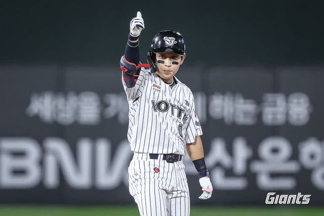 롯데 자이언츠 외야수 황성빈이 26일 부산 사직야구장에서 열리는 2025 신한 SOL Bank KBO리그 KIA 타이거즈와의 팀 간 11차전에 1번타자 겸 중견수로 선발 출전한다. 사진 롯데 자이언츠