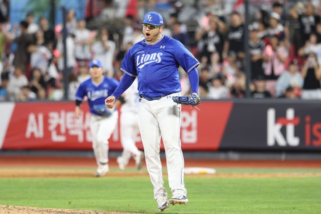 삼성 라이온즈 아리엘 후라도가 26일 수원 KT 위즈전에 선발 등판해 포효하고 있다. 삼성 라이온즈