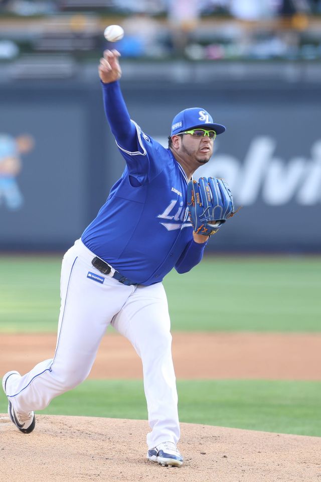 삼성 라이온즈 아리엘 후라도가 26일 수원 KT 위즈전에 선발 등판해 역투하고 있다. 삼성 라이온즈