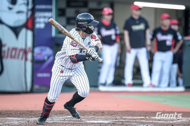 롯데 자이언츠 외야수 황성빈이 26일 부산 사직야구장에서 열린 2025 신한 SOL Bank KBO리그 KIA 타이거즈와의 팀 간 11차전에 1번타자 겸 중견수로 선발출전, 4타수 2안타 2득점을 기록했다. 사진 롯데 자이언츠