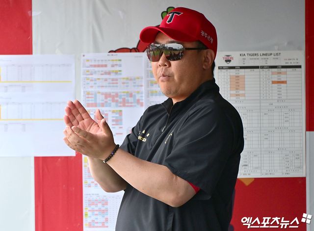이범호 감독이 이끄는 KIA 타이거즈가 27일 부산 사직야구장에서 열리는 2025 신한 SOL Bank KBO리그 롯데 자이언츠와의 팀 간 12차전에서 5연패 탈출에 도전한다. 사진 엑스포츠뉴스 DB