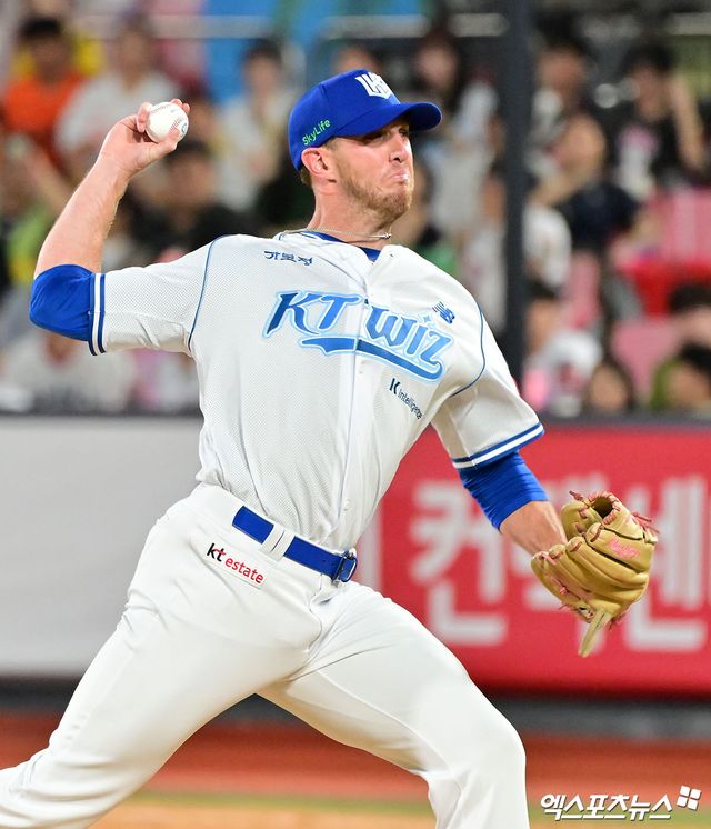KT 위즈 선발투수 패트릭 머피가 올해 정규시즌 경기에 등판해 투구하고 있다. 엑스포츠뉴스 DB