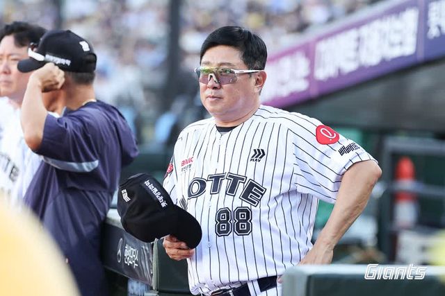 김태형 감독이 이끄는 롯데 자이언츠가 27일 부산 사직야구장에서 열리는 2025 신한 SOL Bank KBO리그 KIA 타이거즈와의 팀 간 12차전에서 5연승과 주말 3연전 스윕에 도전한다. 사진 롯데 자이언츠