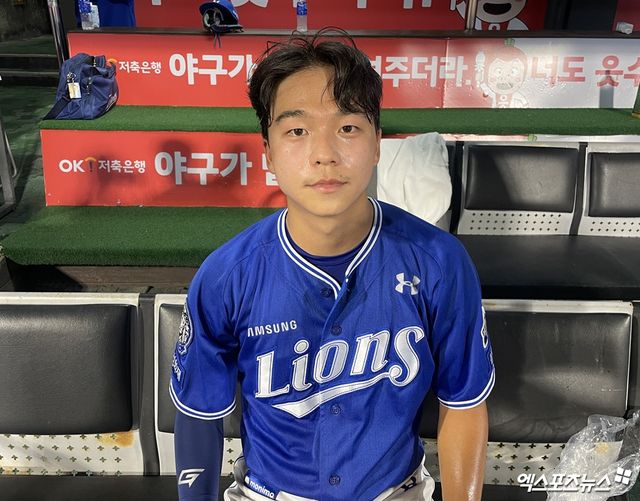 삼성 라이온즈 양도근이 26일 수원 KT 위즈전에서 활약한 뒤 기념촬영하고 있다. 수원, 최원영 기자