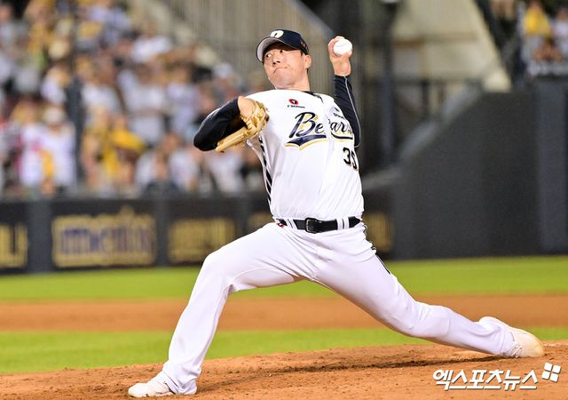 27일 오후 서울 송파구 잠실야구장에서 열린 '2025 신한 SOL Bank KBO리그' LG 트윈스와 두산 베어스의 경기, 7회초 2사 두산 고효준이 공을 힘차게 던지고 있다. 잠실, 김한준 기자