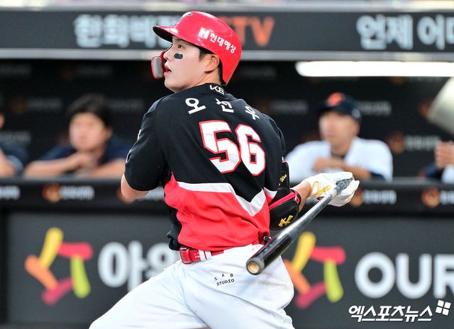 지난 25일 사직 롯데 자이언츠전에서 프로 데뷔 후 첫 1군 무대 단일 시즌 두 자릿수 홈런을 기록한 KIA 타이거즈 좌타자 오선우. 사진 엑스포츠뉴스 DB