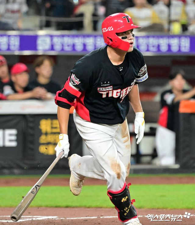 지난 25일 사직 롯데 자이언츠전에서 프로 데뷔 후 첫 1군 무대 단일 시즌 두 자릿수 홈런을 기록한 KIA 타이거즈 좌타자 오선우. 사진 엑스포츠뉴스 DB