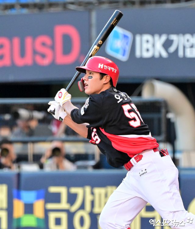 지난 25일 사직 롯데 자이언츠전에서 프로 데뷔 후 첫 1군 무대 단일 시즌 두 자릿수 홈런을 기록한 KIA 타이거즈 좌타자 오선우. 사진 엑스포츠뉴스 DB