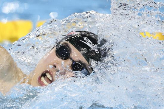 한국 수영 간판 황선우가 29일 싱가포르 칼랑의 세계수영선수권대회 아레나에서 열린 2025 국제수영연맹 싱가포르 세계수영선수권대회 남자 자유형 200m 결승에서 1분44초72의 기록으로 4위를 기록했다. 황선우는 이번 대회 입상으로 한국 수영 최초로 세계선수권 4개 대회 연속 입상에 도전했으나 0.18초가 부족해 뜻을 이루지 못했다. 연합뉴스