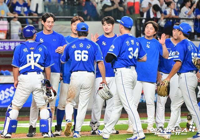 삼성 라이온즈 선수들이 29일 대전 한화 이글스전에서 승리한 뒤 세리머니하고 있다. 대전, 김한준 기자