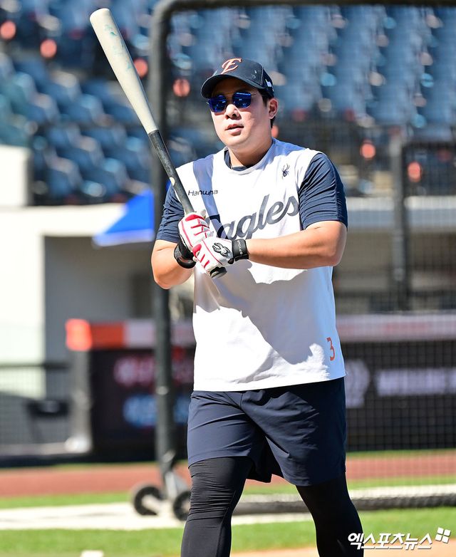 한화 이글스 내야수 안치홍이 29일 대전 한화생명 볼파크에서 삼성 라이온즈와의 홈경기를 앞두고 훈련에 임하고 있다. 대전, 김한준 기자