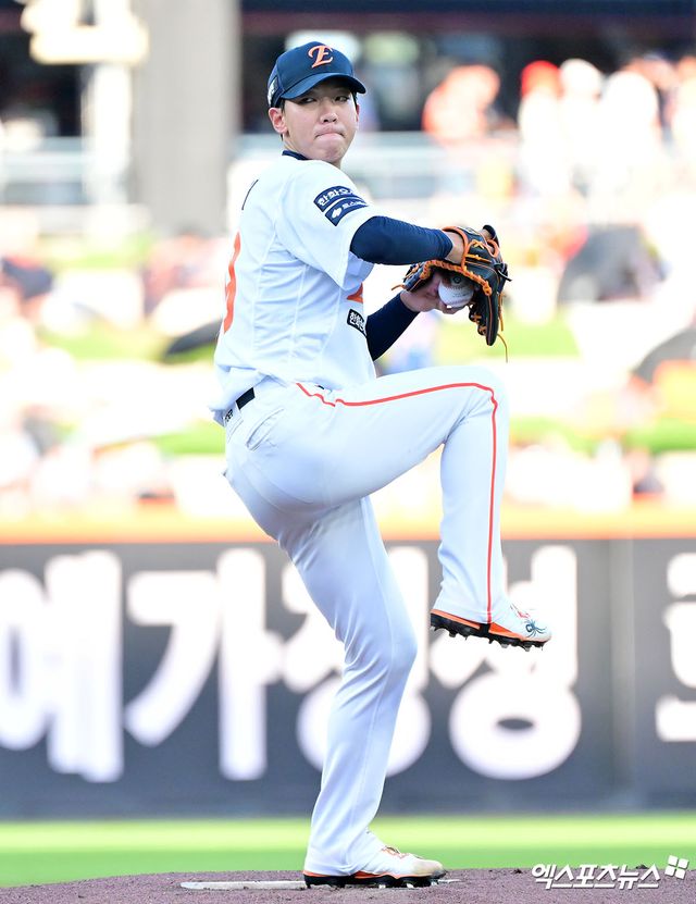 한화 이글스 황준서가 29일 대전 삼성 라이온즈전에 선발 등판해 투구하고 있다. 대전, 김한준 기자