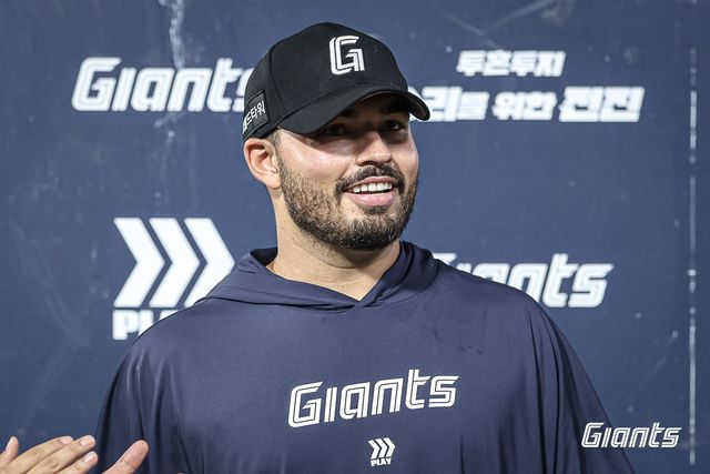 롯데 자이언츠 외국인 투수 알렉 감보아가 3일 부산 사직야구장에서 열리는 2025 신한 SOL Bank KBO리그 LG 트윈스와의 팀 간 8차전에 앞서 1군 엔트리에서 말소됐다. 사진 롯데 자이언츠