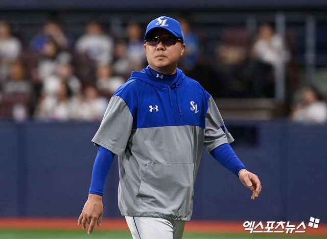 21일 오후 서울 구로구 고척스카이돔에서 열린 '2025 신한 SOL Bank KBO리그' 삼성 라이온즈와 키움 히어로즈의 경기, 5회말 1사 1루 키움 오선진 타석 때 주자 전태현 2루 도루 비디오 판독 요청 후 더그아웃으로 향하고 있다. 엑스포츠뉴스 DB