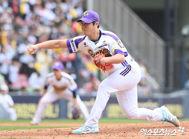 5일 오후 서울 잠실야구장에서 열린 '2025 신한 SOL Bank KBO리그' LG 트윈스와 두산 베어스의 경기, 7회초 두산 박치국이 공을 힘차게 던지고 있다. 엑스포츠뉴스 DB