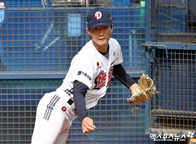 지난 4월 18일 오후 서울 송파구 잠실야구장에서 열리는 2025 신한 SOL Bank KBO리그 KIA 타이거즈와 두산 베어스의 경기, 두산 최민석이 불펜 피칭을 갖고 있다. 엑스포츠뉴스 DB