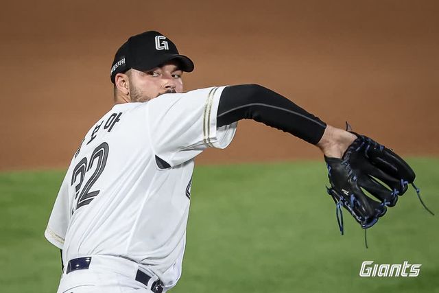 롯데 자이언츠 외국인 투수 알렉 감보아가 3일 부산 사직야구장에서 열리는 2025 신한 SOL Bank KBO리그 LG 트윈스와의 팀 간 8차전에 앞서 1군 엔트리에서 말소됐다. 사진 롯데 자이언츠