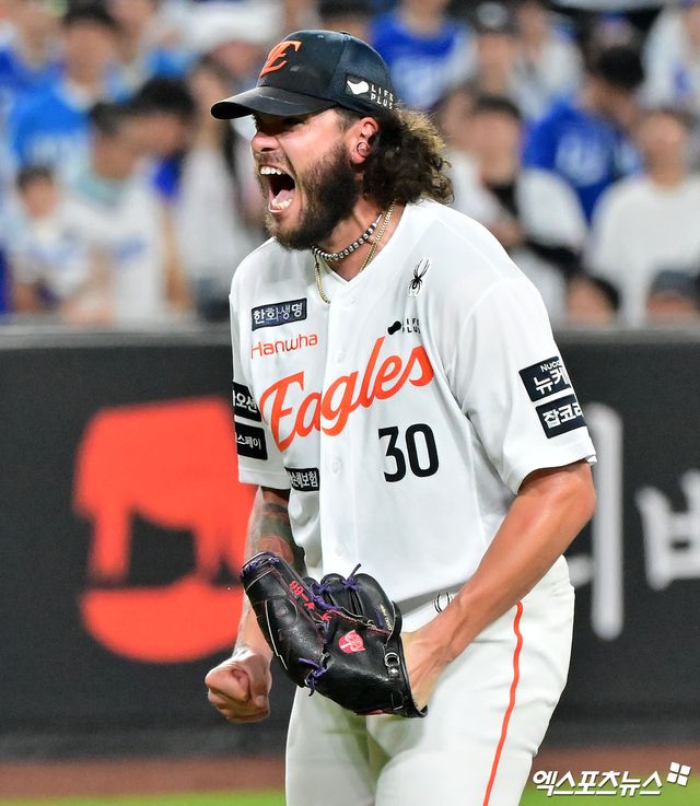 한화 이글스 선발투수 코디 폰세가 30일 대전 삼성 라이온즈전에서 포효하고 있다. 대전, 김한준 기자